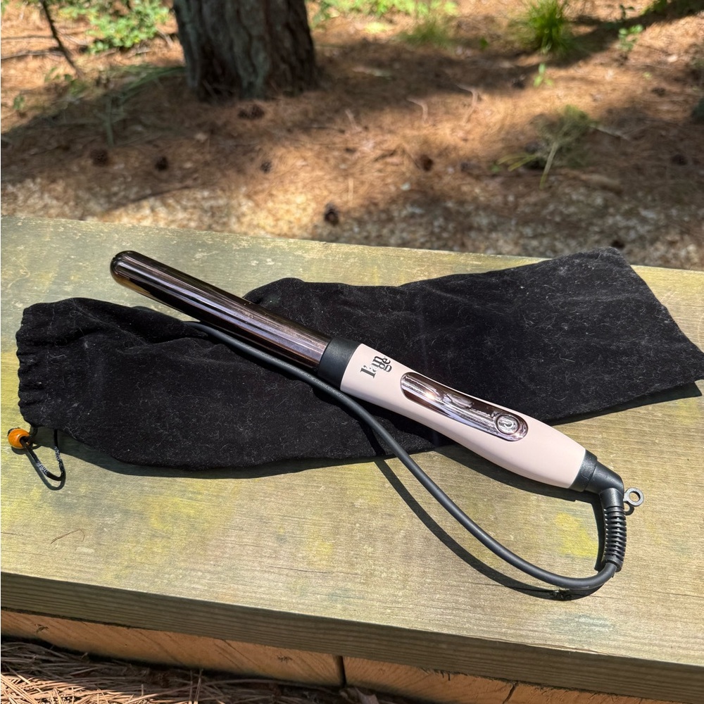 L'ange Hair Curling Wand in Black and Pink
